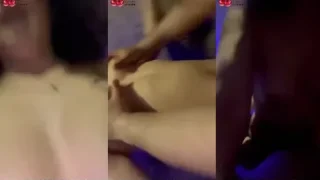 Genç Porno üvey kardeş, Kucakta Amcığıyla Seks Yapıyor